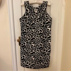 Black and white sheath dress with major 1960’s vibe